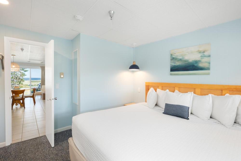 Oceanview King Suite interior